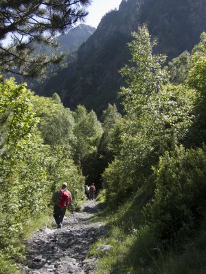 Regreso al aparcamiento, la bajada fue dura. Desde los 3.375 hasta los 1550 del Puennte de la Espigantosa, 1825 m. de desnivel