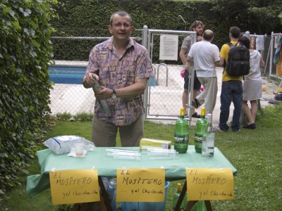 Javivi preparndo el kiosko