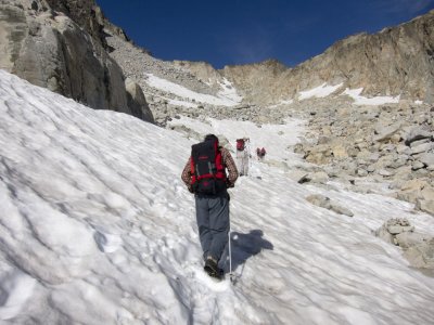 Caminamos bastante por la nieve. No fue necesario crampones aunque la nieve no estaba demasiado blanda (por suerte)