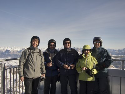 De izquierda a derecha: Miguel, Emilio, Paco, Pilar y Pedro, en el Mirador de La Marmolada (3.343 m)
