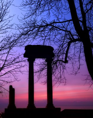 Morning behind the Roman pillars...