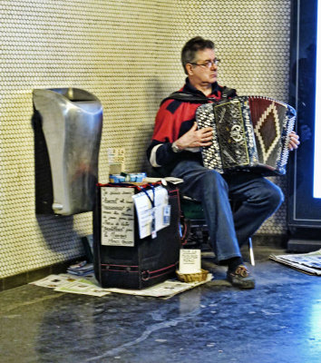 The accordionist of Metro