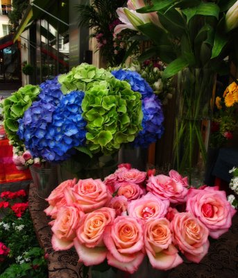 Flower markets in Paris have something peculiar...