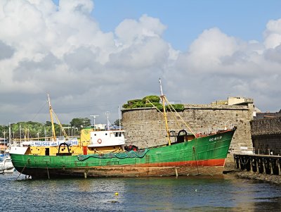 We have still time to give a look at the floating museum of fishing...