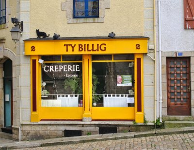 Even the crperie is closed...