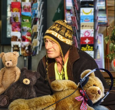 Pseudo-Peruvian vendor of second-hand teddy-bears…