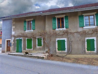 Who lived in the old farmhouse?