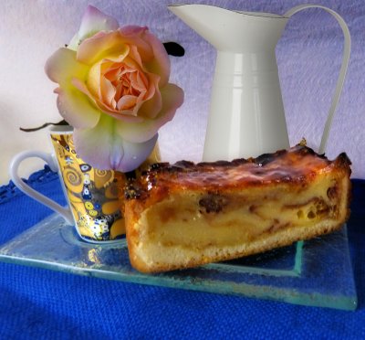 Roses can appreciate the perfect simplicity of a slice of apple cake...