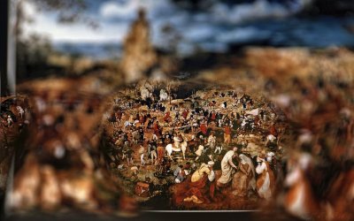 Pieter Breugel -  The procession to Calvary (by glasses)