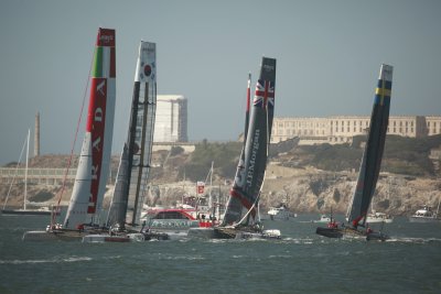 Upwind with Luna Rosa Piranha in the lead