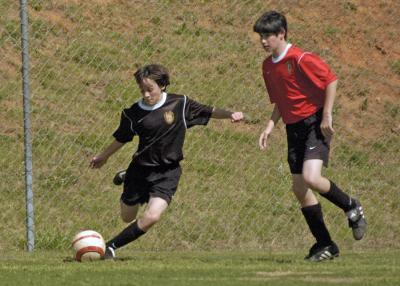 DragonsSoccer041506_018.jpg