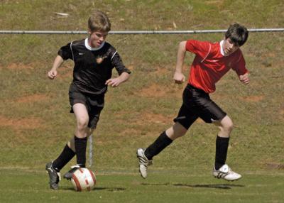 DragonsSoccer041506_021.jpg