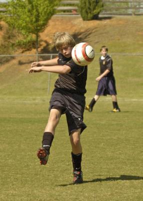 DragonsSoccer041506_030.jpg