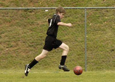 DragonsSoccer043006_047.jpg