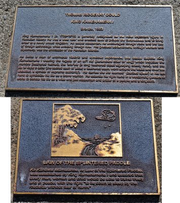 Plaques in front of Statue