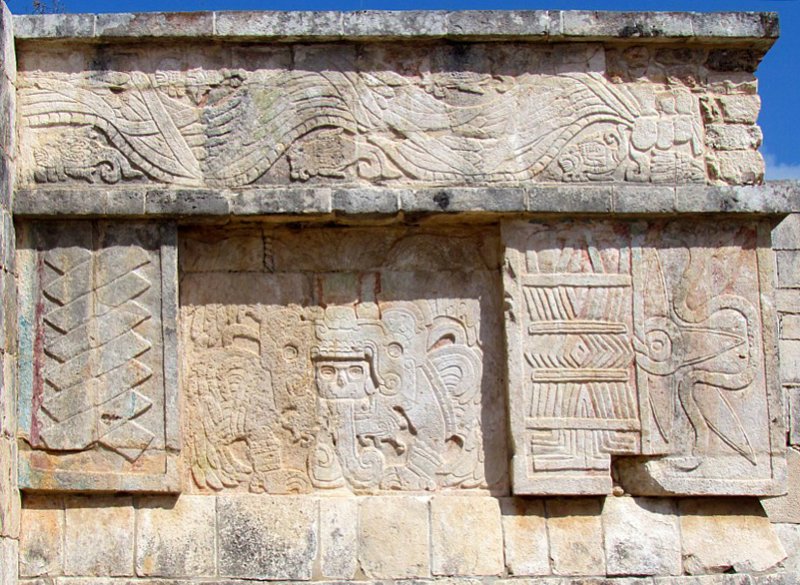 bas-relief plateforme des jaguars et des aigles