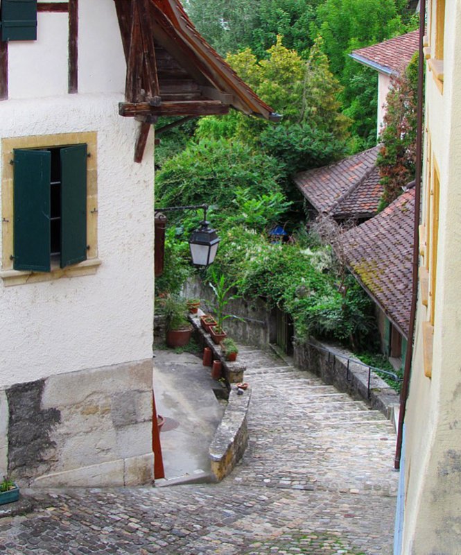 escalier menant au pied du village