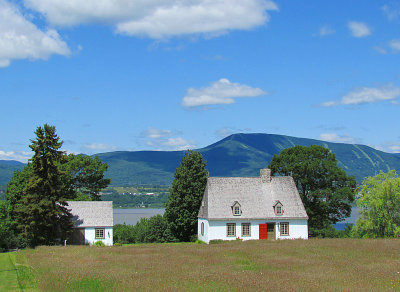 Devant le mont Ste-Anne