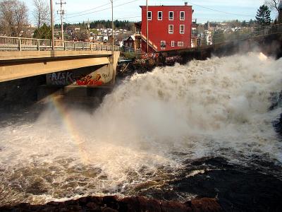 Cascade dans la ville