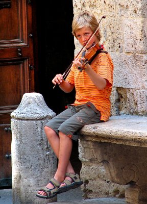 Sienne,  le jeune musicien