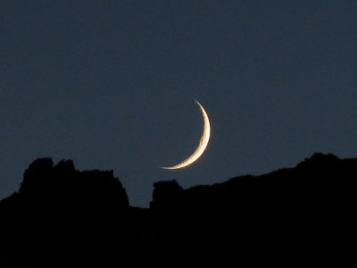 Crescent moonset