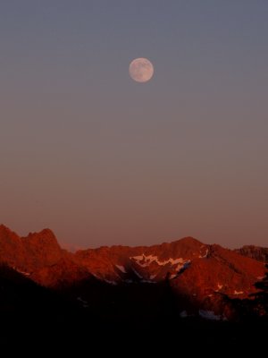 IMG_6915pb.jpg Moon rise over Diamond Lake
