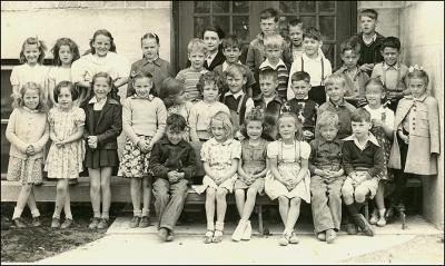 left to right ...

top row: Ms Gunn; Neville Morrisette; Russell Swanky: Bobby Schwartz 

3rd row: ? ? Marie Branconnier; ? ? ? Sandy Hebert; ? Fred Lang; Romeo Johnson

2nd row: Sharon Galloway; Lorraine Blanchette; Donna McGuinnis; ? ? ? Mattie Diedrich; Lorne Britton; Bill Turnbull? ? ? ? Lois Mcleod

bottom row: George Johnson; ? Joyce Laskosky;Louise Branconnier; Dennis Pete Remillard; ?