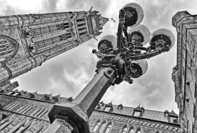 Open: Parliament_with_light_pole