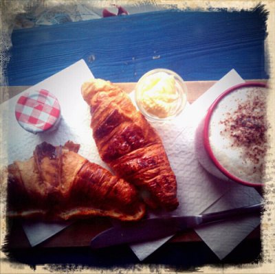 27th November 2011  coffee and croissants