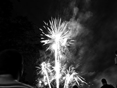 e BW fireworks  ZS20 P1060901.jpg