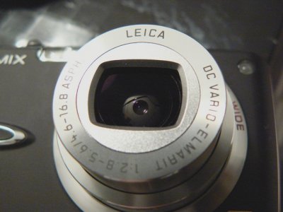 Leica lens cracked 8-17-06.jpg