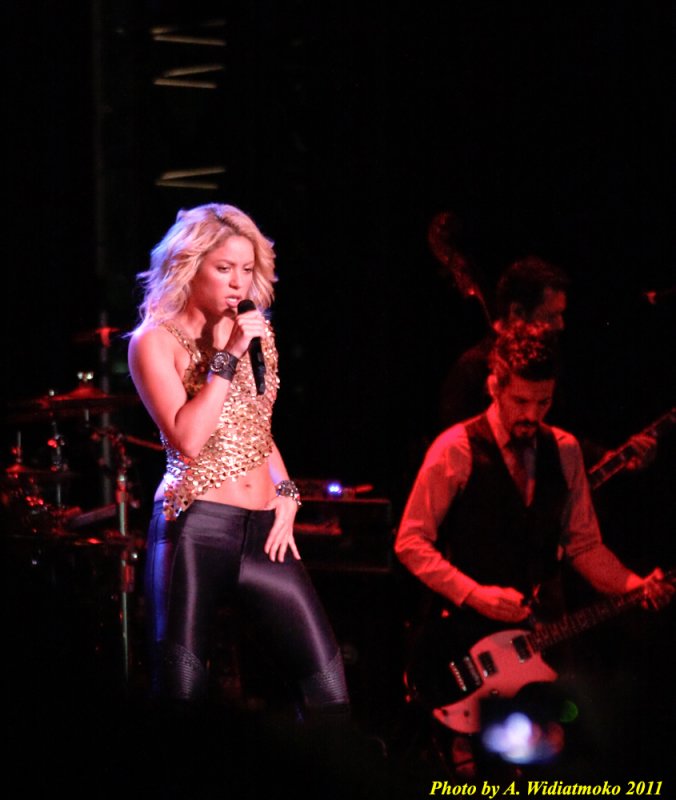 Shakira-20110924-7910.jpg