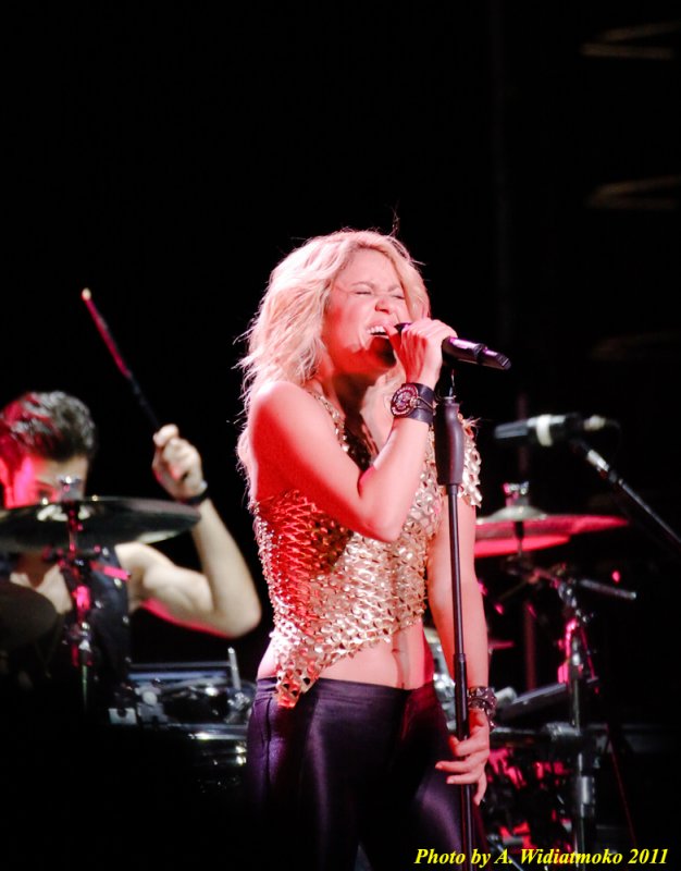 Shakira-20110924-8000.jpg