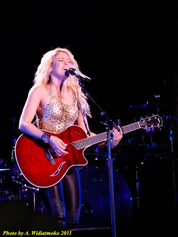Shakira-20110924-8144.jpg