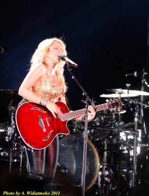 Shakira-20110924-8118.jpg