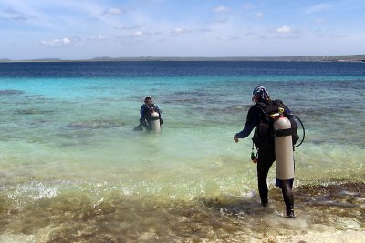 Jacklyn and Kim at Windsock dive site