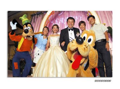 Sandy and Eddie (First wedding party in Disneyland HK)
