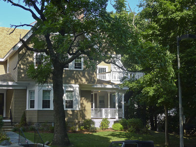 Ahhhh Such a pretty house, his bay window is lower left!