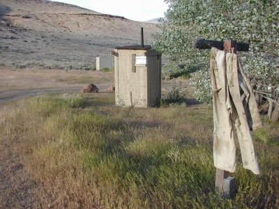 outhouse and laundry line.JPG