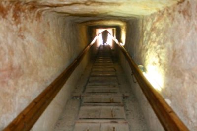 8909 Tunnel in Pyramid.jpg