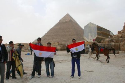 8916 Egyptian youths pyramids.jpg
