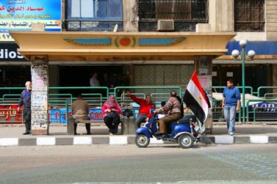 8988 Bus stop in Cairo.jpg