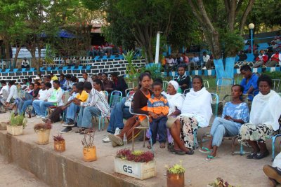 0347 Lake Tana crowds.jpg