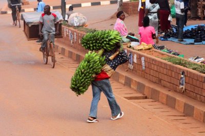 4304 Banana Carrier Kampala.jpg