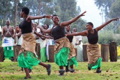 5045 Women dancing Rwanda.jpg