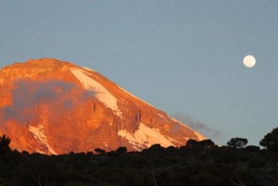 5827 Moonrise Kili at Shira.jpg