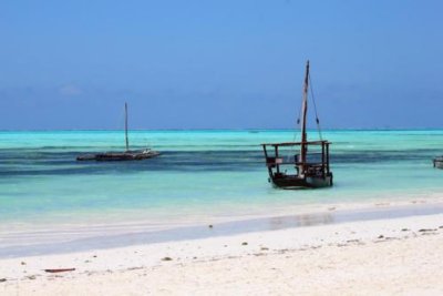 7112 Dhow Boats Zanzibar.jpg
