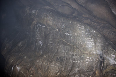 Chua Thay, Cac Co Caves