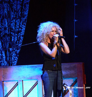 Kimberly Schlapman - Little Big Town