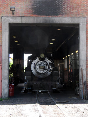 C&T #489 in the Chama enginehouse...